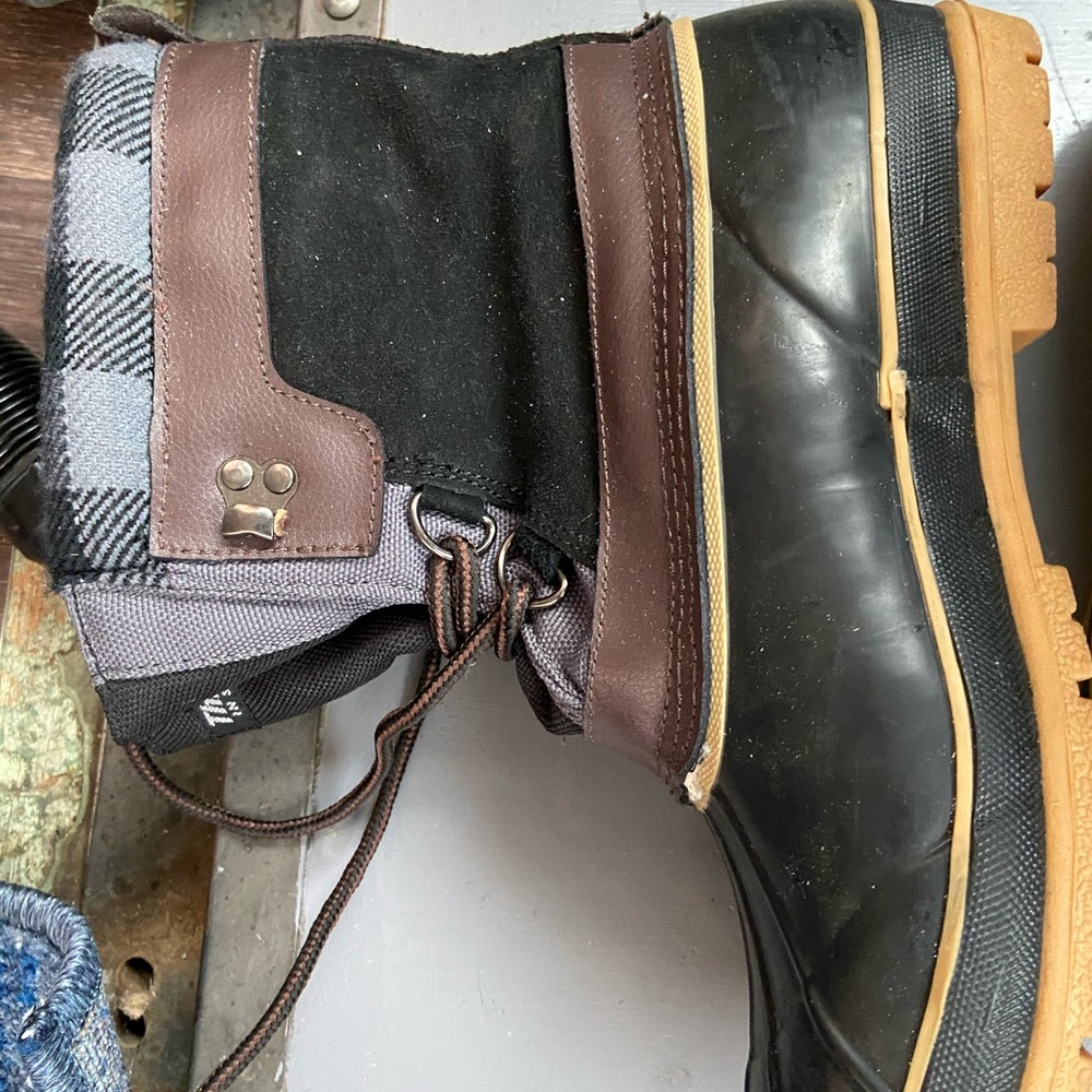 Winter boots, waterproof bottom